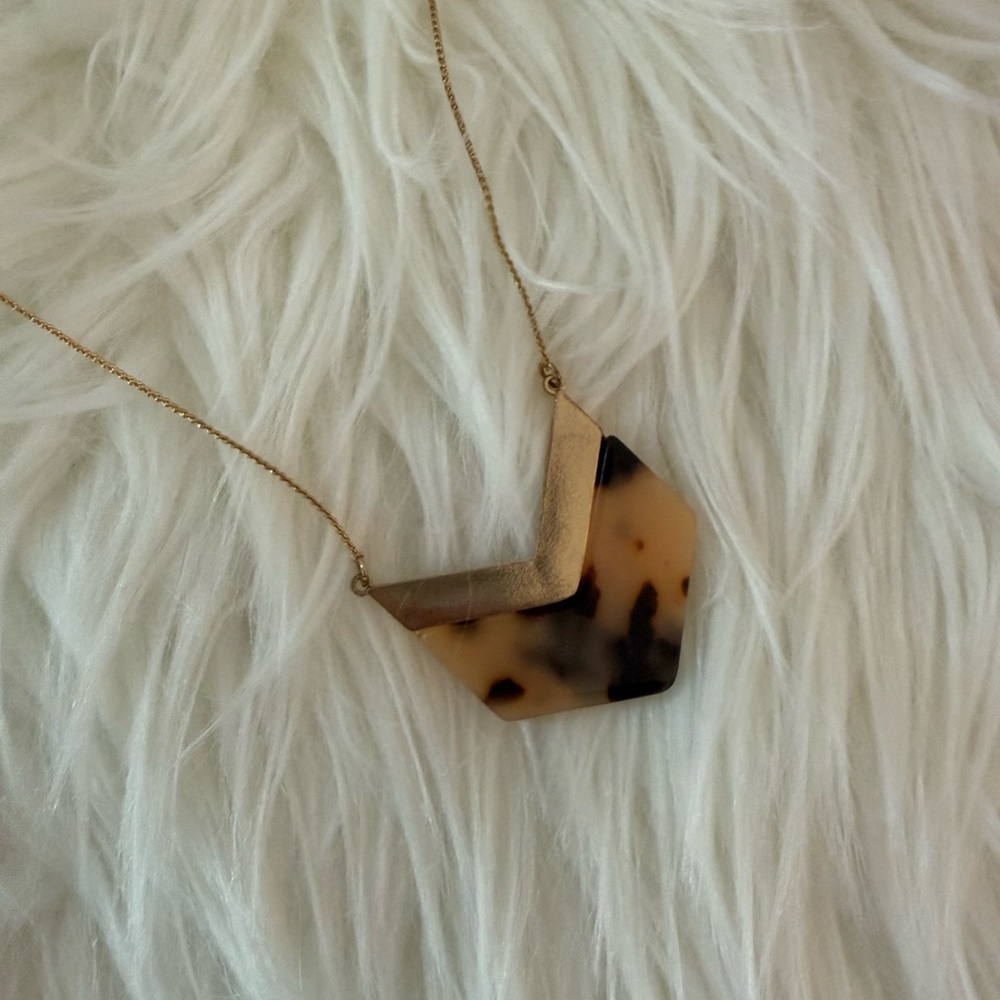Chevron Tortoise Pattern Necklace - Picture 4 of 5